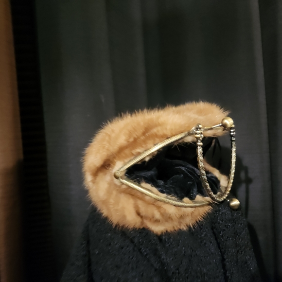 Vintage handcrafted fur purse - Picture 1 of 2